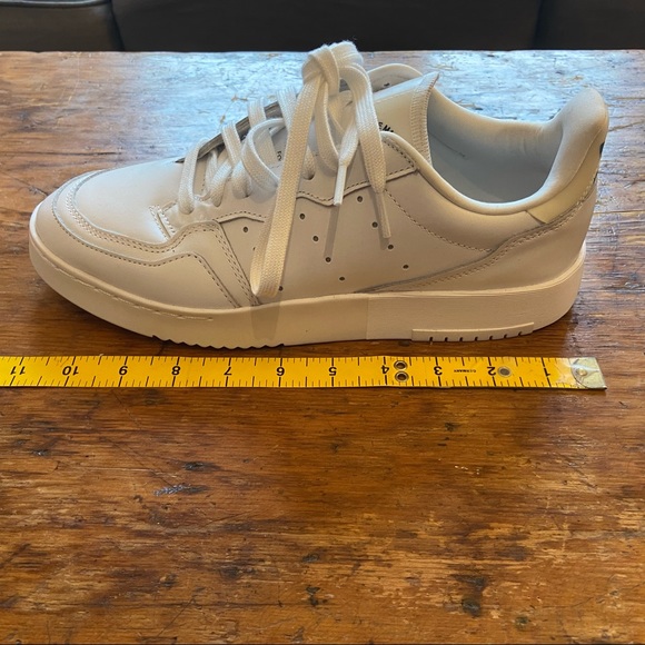 BNWT in-box Adidas court shoes - Picture 5 of 8